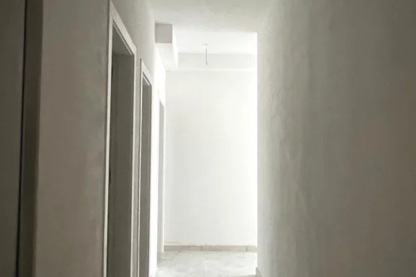 Shtepi me qera Apartament ne Tirane, 2+1, Mobilimi Bosh, pa mobiluar, Pagesa 1,200  Euro.