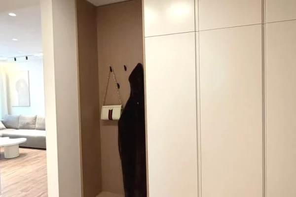 Shtepi me qera Apartament ne Tirane, 2+1, Mobilimi E mobiluar, Pagesa 1,900  Euro.