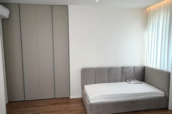 Shtepi me qera Apartament ne Tirane, 2+1, Mobilimi E mobiluar, Pagesa 1,900  Euro.