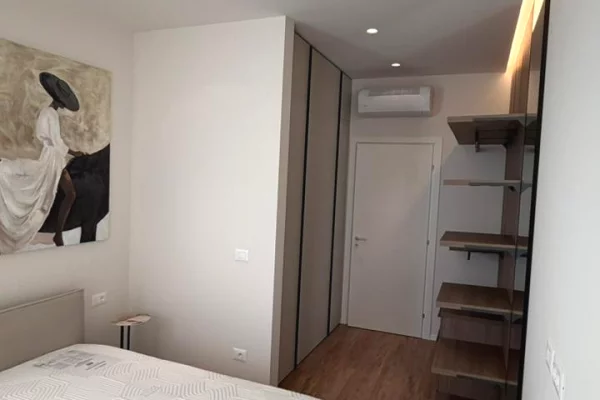 Shtepi me qera Apartament ne Tirane, 2+1, Mobilimi E mobiluar, Pagesa 1,900  Euro.