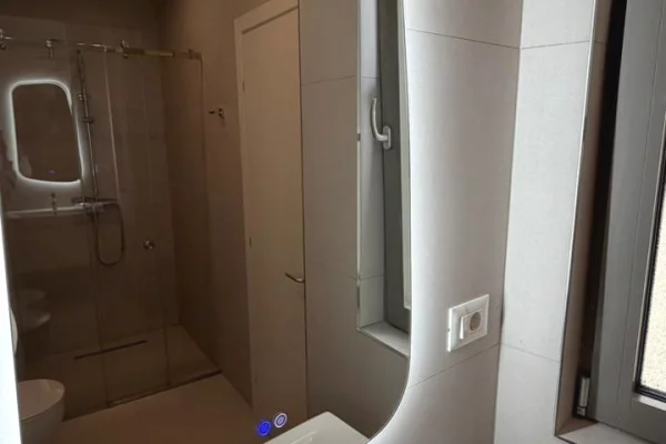 Shtepi me qera 2+1 ne Tirane - 1,900 Euro