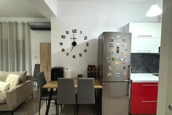 Shtepi me qera Shtepi Private ne Tirane, 1+1, Mobilimi E mobiluar, Pagesa 42,000  Leke.