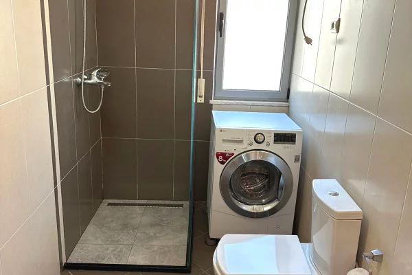 Shtepi me qera Apartament ne Tirane, 1+1, Mobilimi E mobiluar, Pagesa 650  Euro.