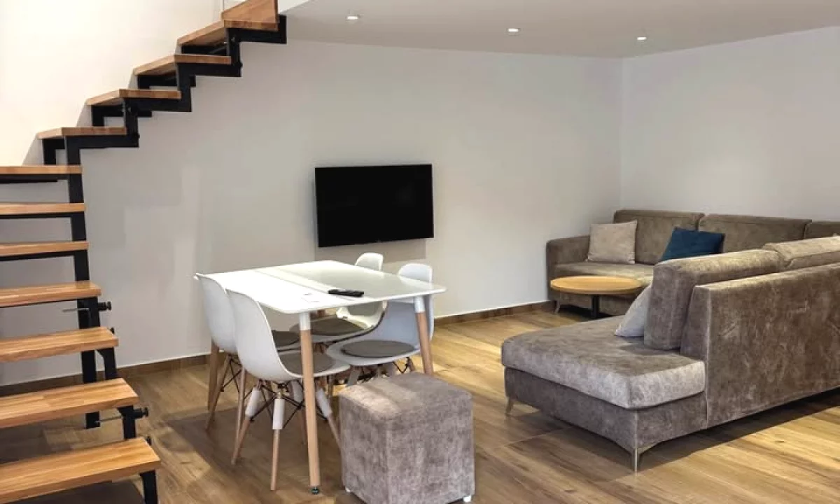 Shtepi me qera Apartament ne Tirane, 1+1, Mobilimi E mobiluar, Pagesa 500  Euro.