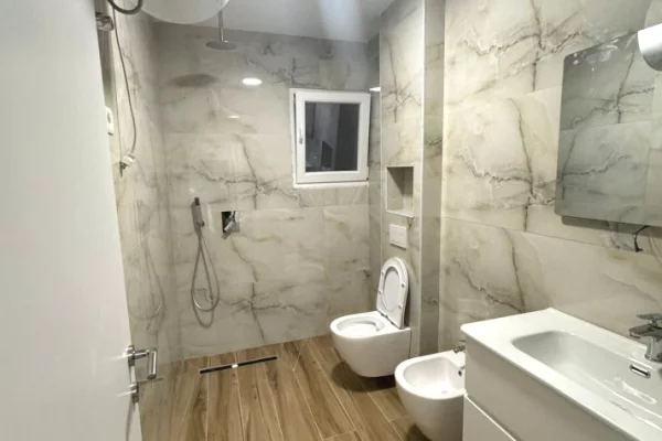 Shtepi me qera Shtepi Private ne Tirane, 1+1, Mobilimi E mobiluar, Pagesa 40,000  Leke.