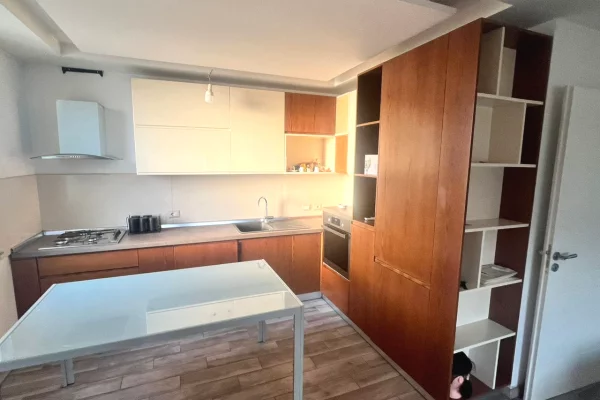 Shtepi me qera Apartament ne Tirane, 2+1, Mobilimi E mobiluar, Pagesa 550  Euro.