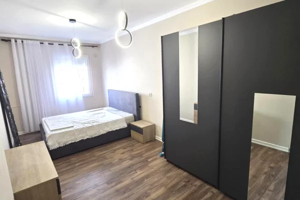 Shtepi me qera 2+1 ne Tirane - 800 Euro