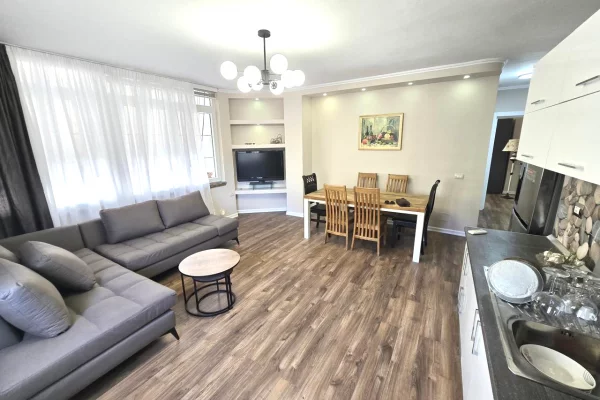 Shtepi me qera 2+1 ne Tirane - 800 Euro