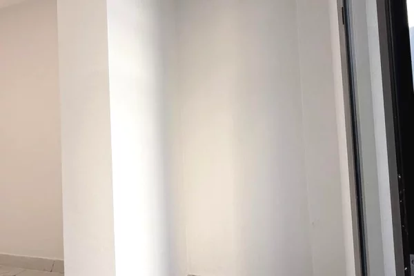 Jepet me qera Dyqan tek Rruga Mine Peza  , Donika Center.