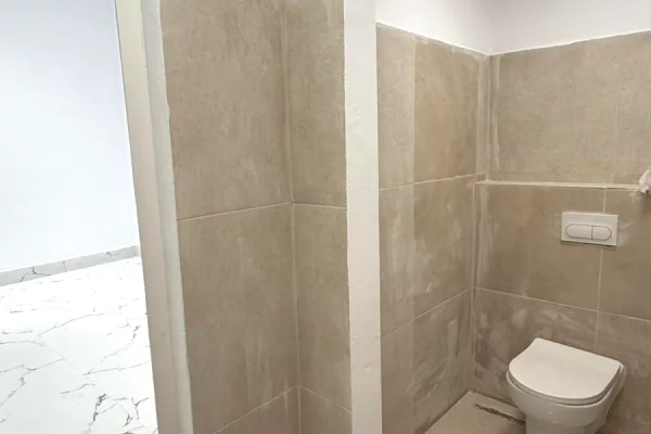 Ambient biznesi me qera 1+1 ne Tirane - 900 Euro