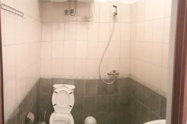 Shtepi me qera Apartament ne Tirane, 1+1, Mobilimi E mobiluar, Pagesa 40,000  Leke.