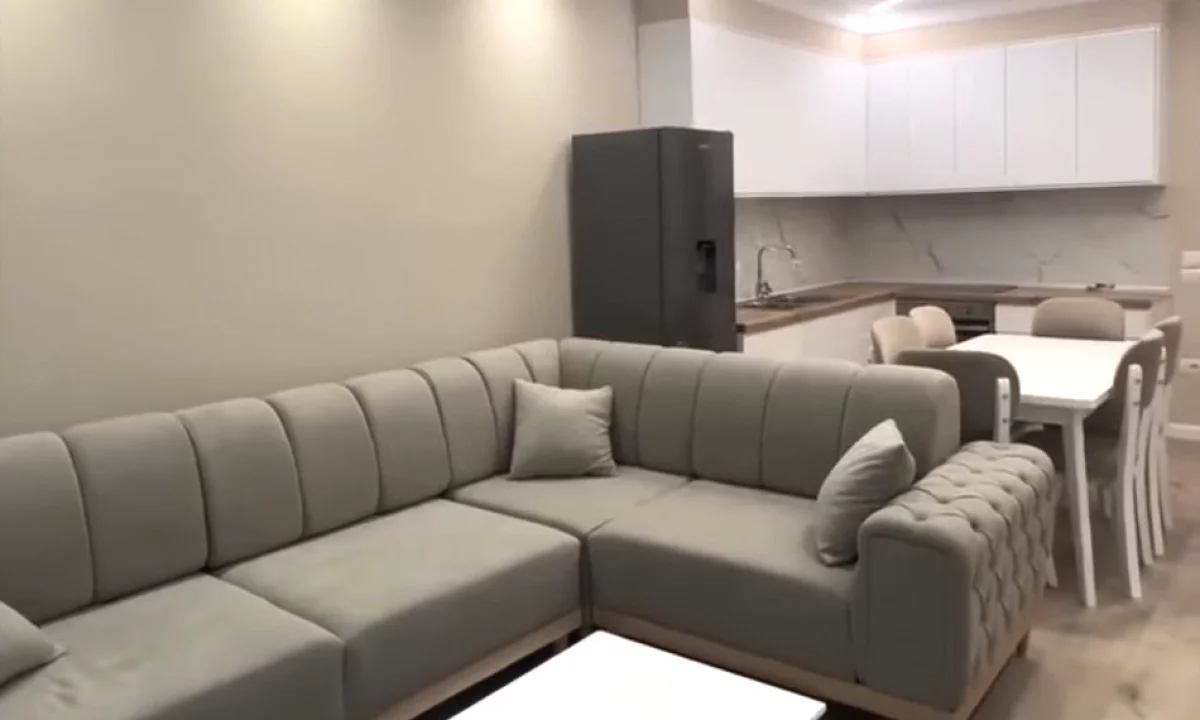 Shtepi me qera Apartament ne Tirane, 2+1, Mobilimi E mobiluar, Pagesa 50,000  Leke.