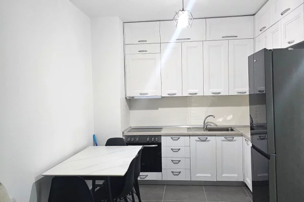 Shtepi me qera Apartament ne Tirane, 2+1, Mobilimi E mobiluar, Pagesa 550  Euro.