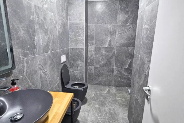 Shtepi me qera 2+1 ne Tirane - 550 Euro