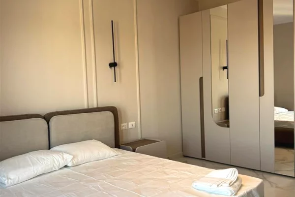 Shtepi me qera Apartament ne Tirane, 3+1, Mobilimi E mobiluar, Pagesa 1,900  Euro.