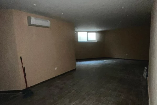 Shtepi me qera Vila Luksoze ne Tirane, 3+1, Mobilimi E mobiluar, Pagesa 5,000  Euro.