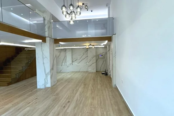 Shitet ambient biznesi Komuna e Parisit