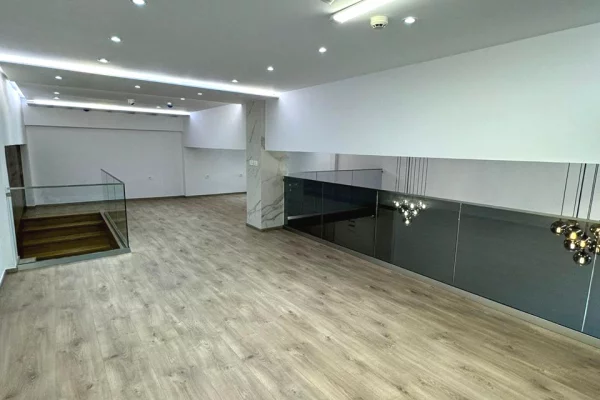 Shitet ambient biznesi Komuna e Parisit