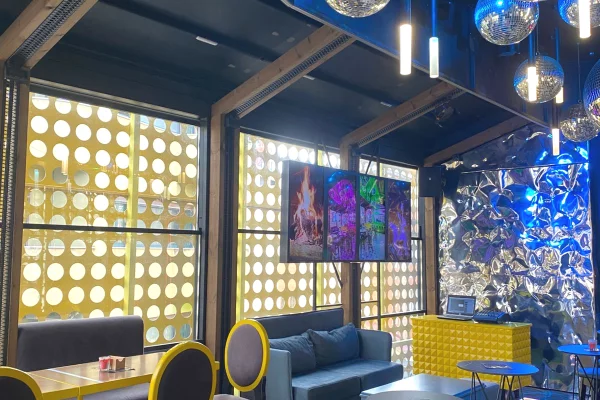 Jepet me qera Lokal tek 21 Dhjetori