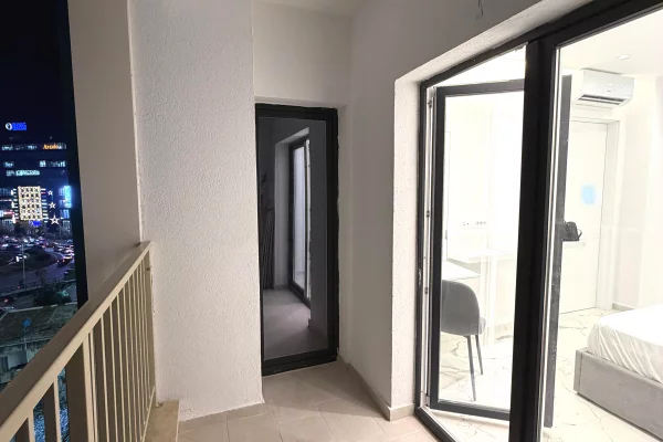 Shtepi me qera Apartament ne Tirane, 1+1, Mobilimi Pjeserisht e mobiluar, Pagesa 780  Euro.