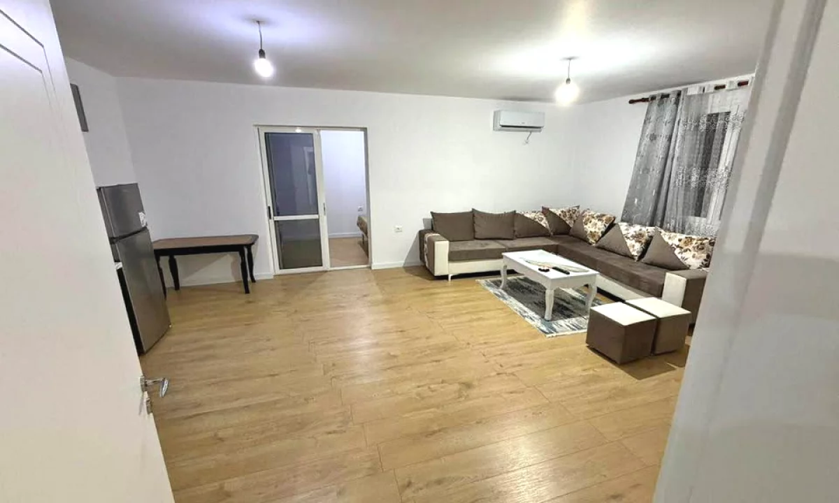 Shtepi me qera Apartament ne Tirane, 3+1, Mobilimi E mobiluar, Pagesa 50,000  Leke.