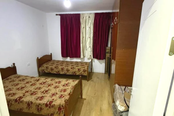 Shtepi me qera Apartament ne Tirane, 3+1, Mobilimi E mobiluar, Pagesa 50,000  Leke.