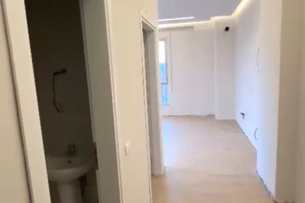 Jepet apartament me qera 1+1 ne 5 Maj