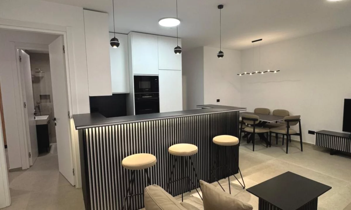 Shtepi me qera Apartament ne Tirane, 2+1, Mobilimi E mobiluar, Pagesa 1,300  Euro.