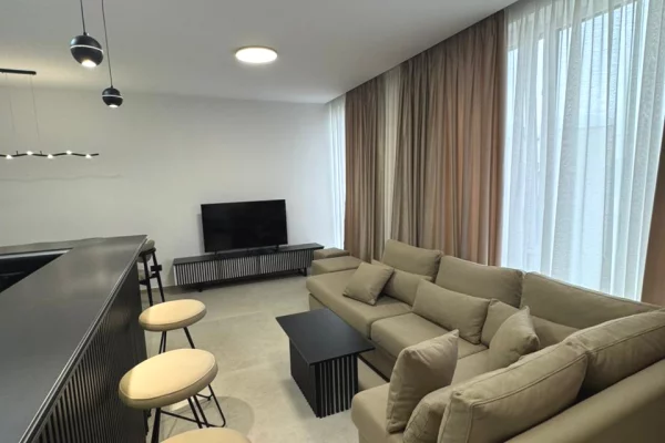 Shtepi me qera 2+1 ne Tirane - 1,300 Euro