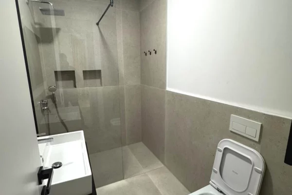 Shtepi me qera Apartament ne Tirane, 2+1, Mobilimi E mobiluar, Pagesa 1,300  Euro.