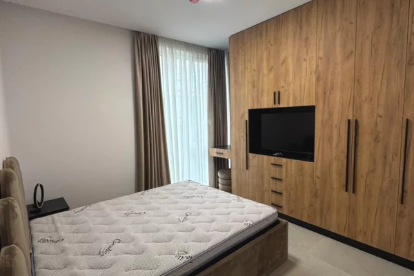 Shtepi me qera Apartament ne Tirane, 2+1, Mobilimi E mobiluar, Pagesa 1,300  Euro.