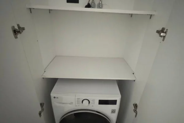 Shtepi me qera 2+1 ne Tirane - 1,300 Euro