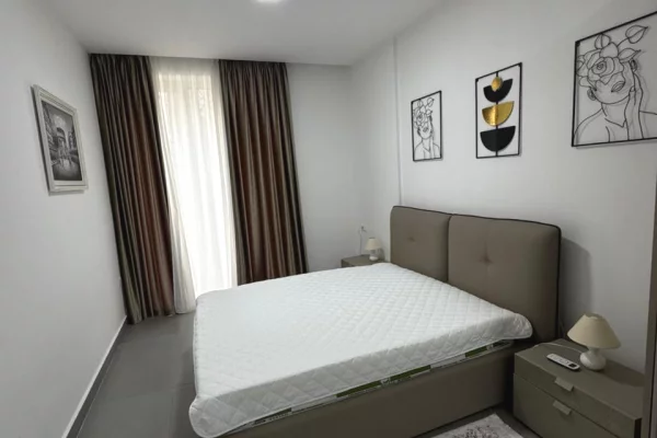 Shtepi me qera Apartament ne Tirane, 2+1, Mobilimi E mobiluar, Pagesa 1,200  Euro.