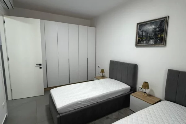 Shtepi me qera Apartament ne Tirane, 2+1, Mobilimi E mobiluar, Pagesa 1,200  Euro.