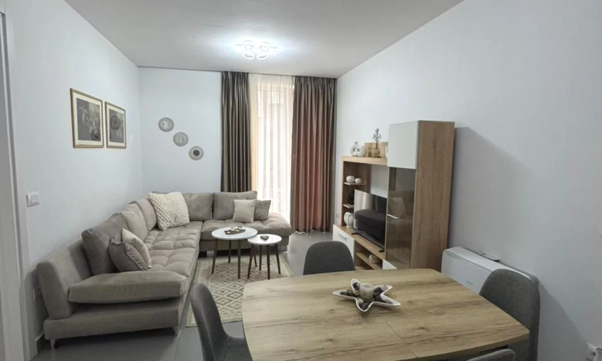 Shtepi me qera Apartament ne Tirane, 2+1, Mobilimi E mobiluar, Pagesa 1,200  Euro.