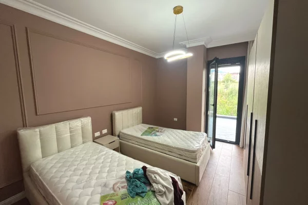 Shtepi me qera Apartament ne Tirane, 2+1, Mobilimi E mobiluar, Pagesa 1,200  Euro.