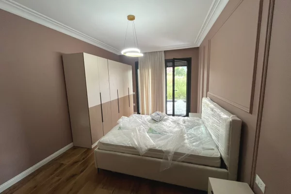 Shtepi me qera 2+1 ne Tirane - 1,200 Euro