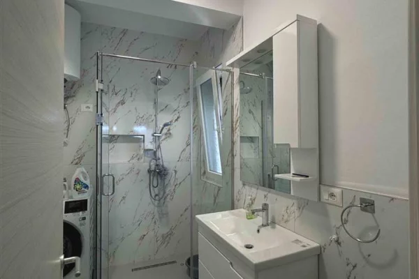 Shtepi me qera Apartament ne Tirane, 2+1, Mobilimi E mobiluar, Pagesa 70,000  Leke.