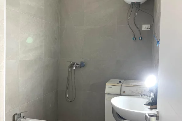 Shtepi me qera 1+1 ne Tirane - 450 Euro