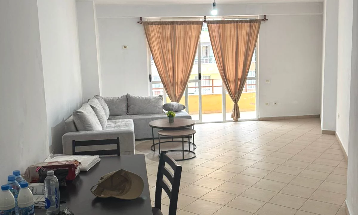 Shtepi me qera Apartament ne Tirane, 2+1, Mobilimi E mobiluar, Pagesa 450  Euro.