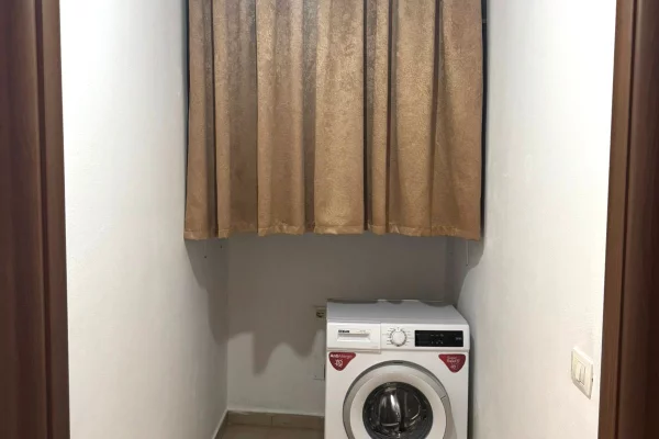 Shtepi me qera Apartament ne Tirane, 2+1, Mobilimi E mobiluar, Pagesa 450  Euro.