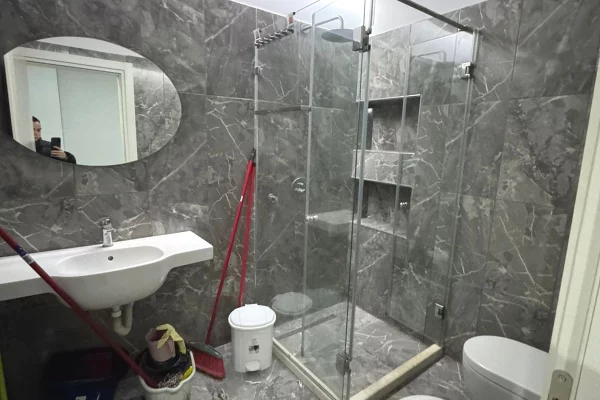 Shtepi me qera Apartament ne Tirane, 2+1, Mobilimi Bosh, pa mobiluar, Pagesa 550  Euro.