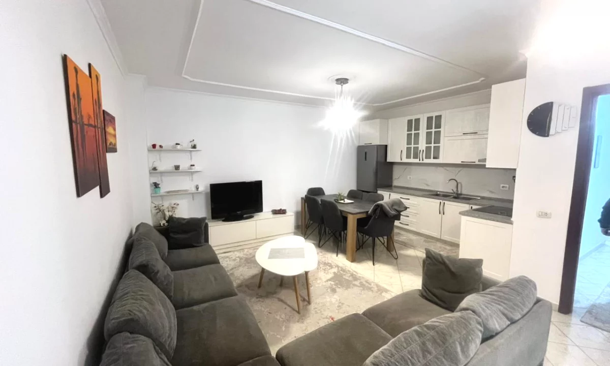Shtepi me qera Apartament ne Tirane, 2+1, Mobilimi E mobiluar, Pagesa 550  Euro.