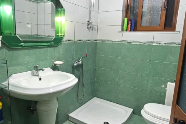 Shtepi me qera Shtepi Private ne Tirane, 2+1, Mobilimi Bosh, pa mobiluar, Pagesa 500  Euro.