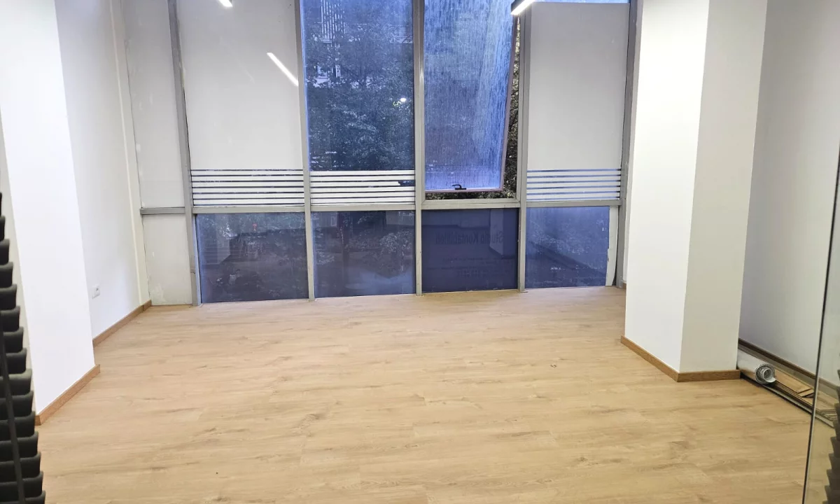 Jepet ambient me qera ne Xhamllik