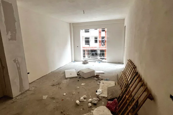 Shtepi ne shitje Apartament ne Tirane, 2+1, Mobilimi Bosh, pa mobiluar, Pagesa 120,000  Euro.