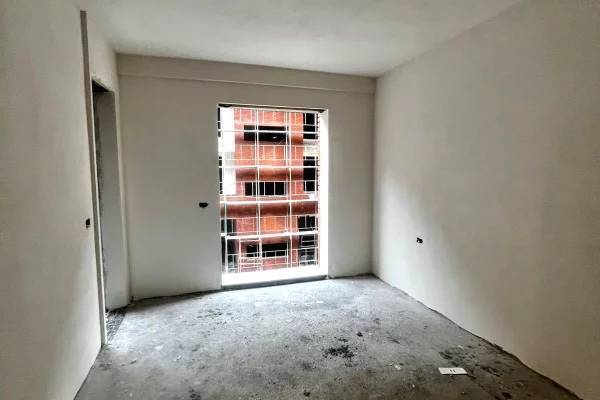 Shtepi ne shitje Apartament ne Tirane, 2+1, Mobilimi Bosh, pa mobiluar, Pagesa 120,000  Euro.