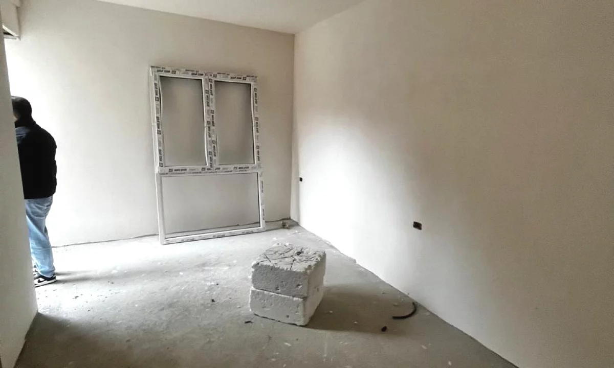 Shtepi ne shitje Apartament ne Tirane, 2+1, Mobilimi Bosh, pa mobiluar, Pagesa 128,000  Euro.