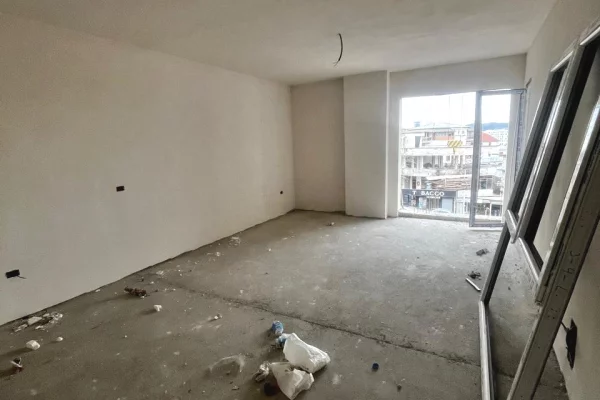 Shtepi ne shitje Apartament ne Tirane, 2+1, Mobilimi Bosh, pa mobiluar, Pagesa 128,000  Euro.
