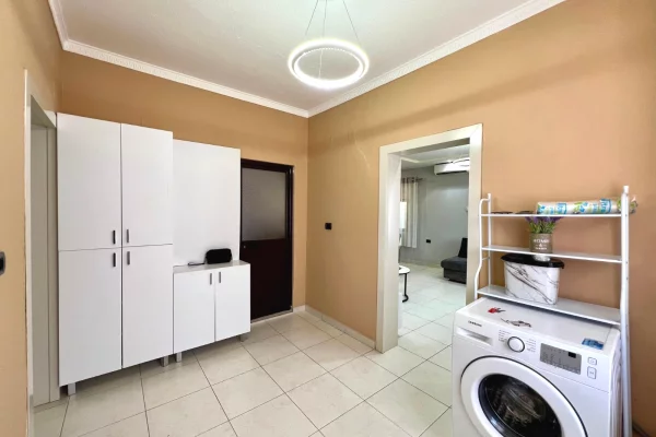 Shtepi ne shitje Shtepi Private ne Tirane, Garsoniere, Mobilimi E mobiluar, Pagesa 315,000  Euro.